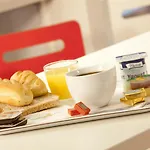 Premiere Classe Bordeaux Eysines-tour De Gassies Отель Эизин
